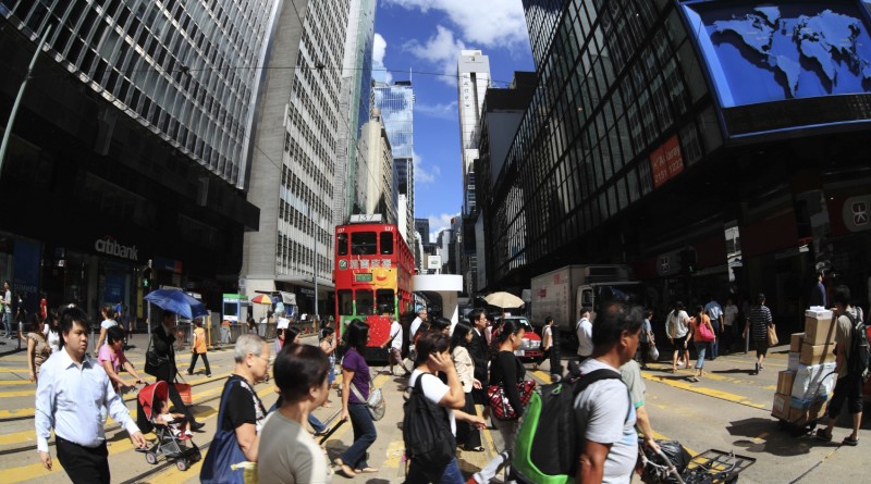經濟陷衰退  地產受拖累 扶持樓市振經濟